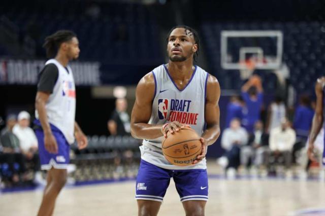 完美赛事-NBA球探：有球队真的认为选布朗尼就能得到詹姆斯